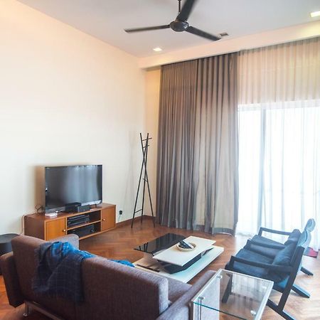 The Suites At Waterside Straits Quay By Plush Bagan Jermal Bagian luar foto