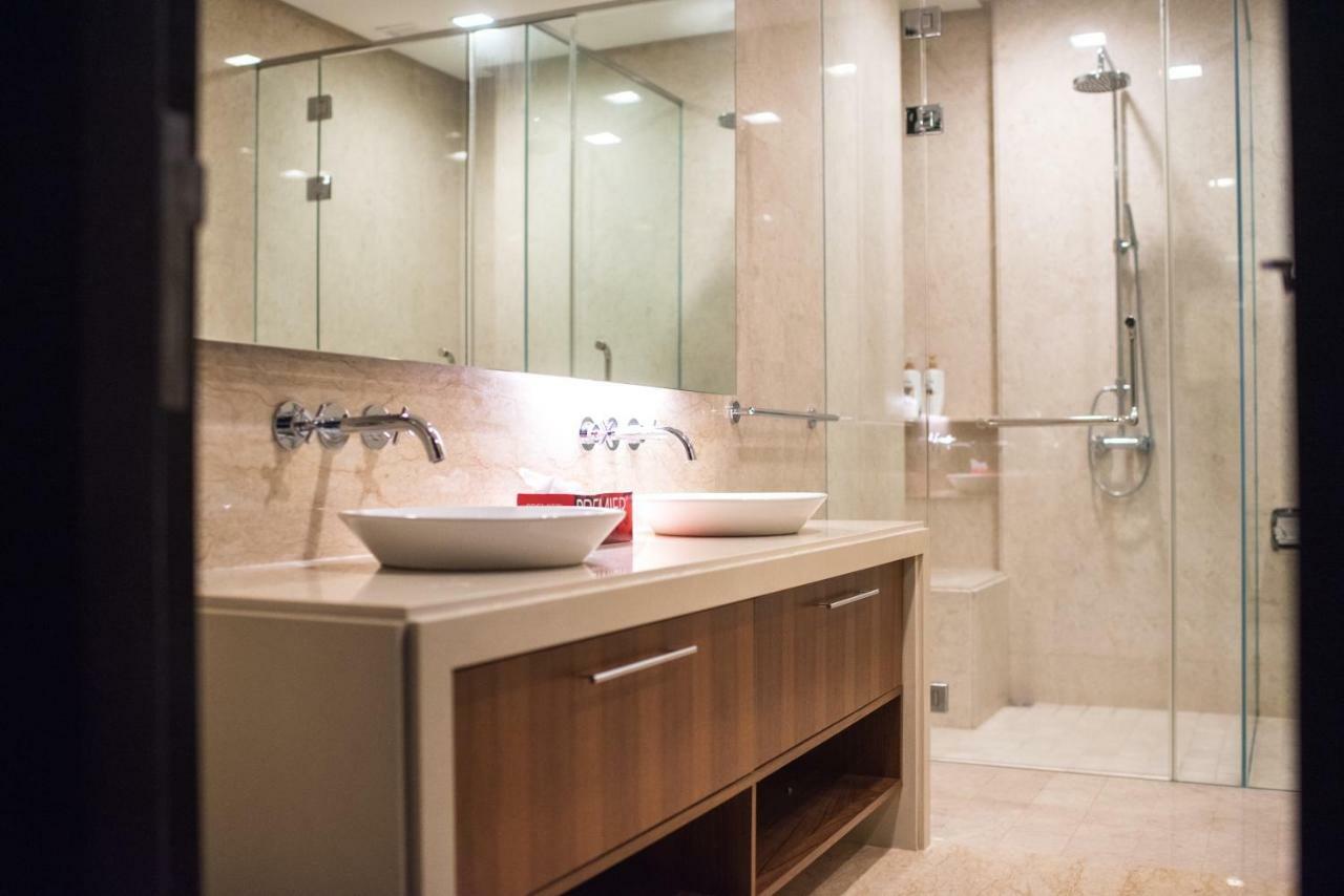 The Suites At Waterside Straits Quay By Plush Bagan Jermal Bagian luar foto