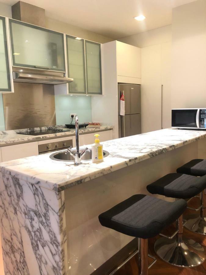 The Suites At Waterside Straits Quay By Plush Bagan Jermal Ruang foto