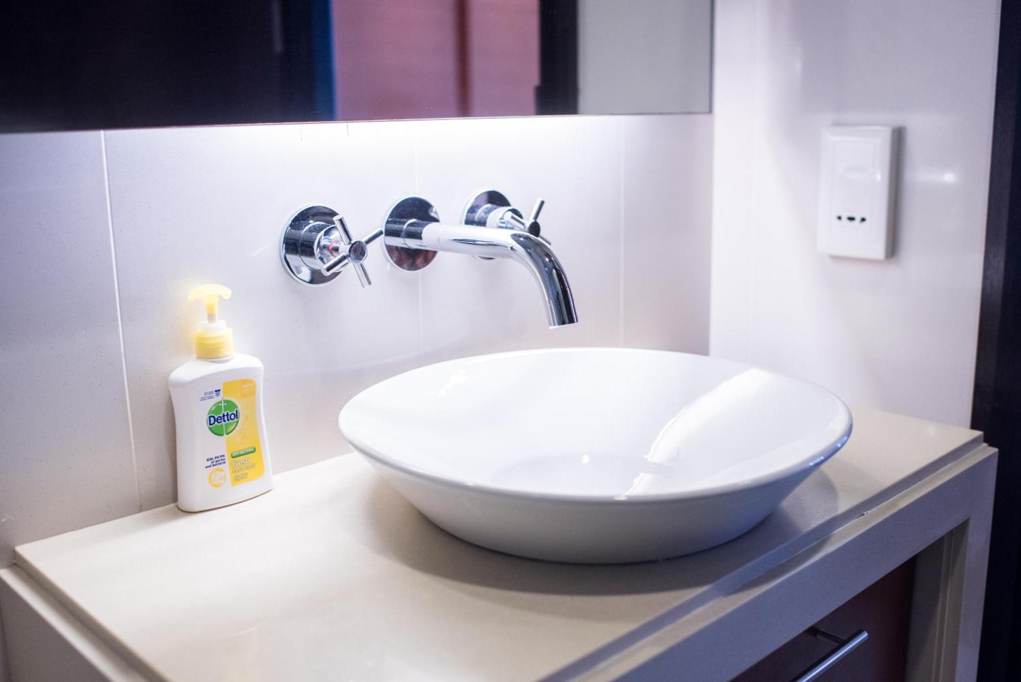 The Suites At Waterside Straits Quay By Plush Bagan Jermal Bagian luar foto