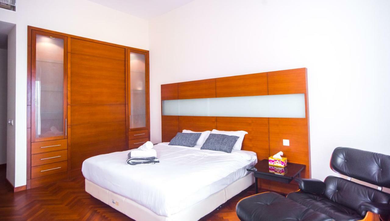 The Suites At Waterside Straits Quay By Plush Bagan Jermal Bagian luar foto