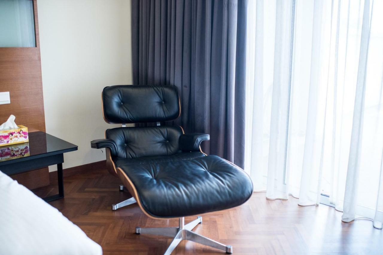 The Suites At Waterside Straits Quay By Plush Bagan Jermal Ruang foto